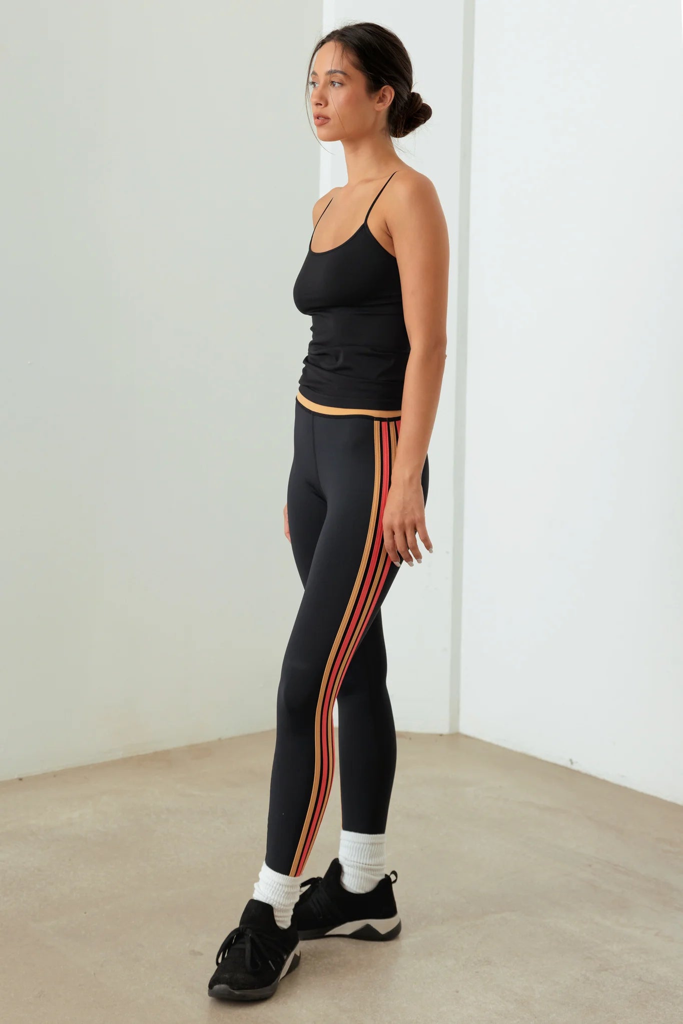 Sleek Vibrant Side Stripes High-Waist Legging Fashionable High-Rise Workout Leggings