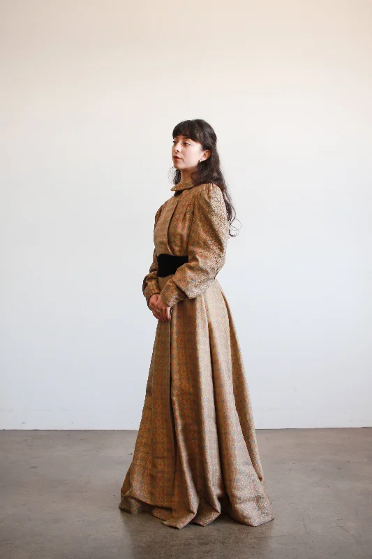 1930s Lamé Floral Embroidered Winter Coat Crew Neck V-Neck Boat Neck