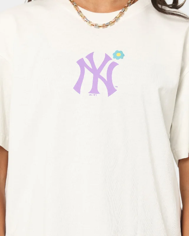 Majestic Athletic Women's New York Yankees Bespoke Logo T-Shirt Vintage White