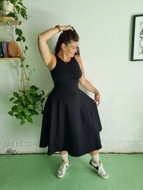 Asri Dress Iza Neck in Black
